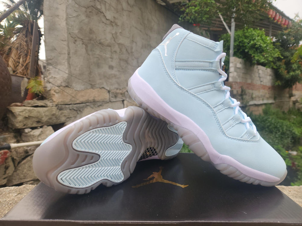 Air Jordan 11 Retro Pale-Moon