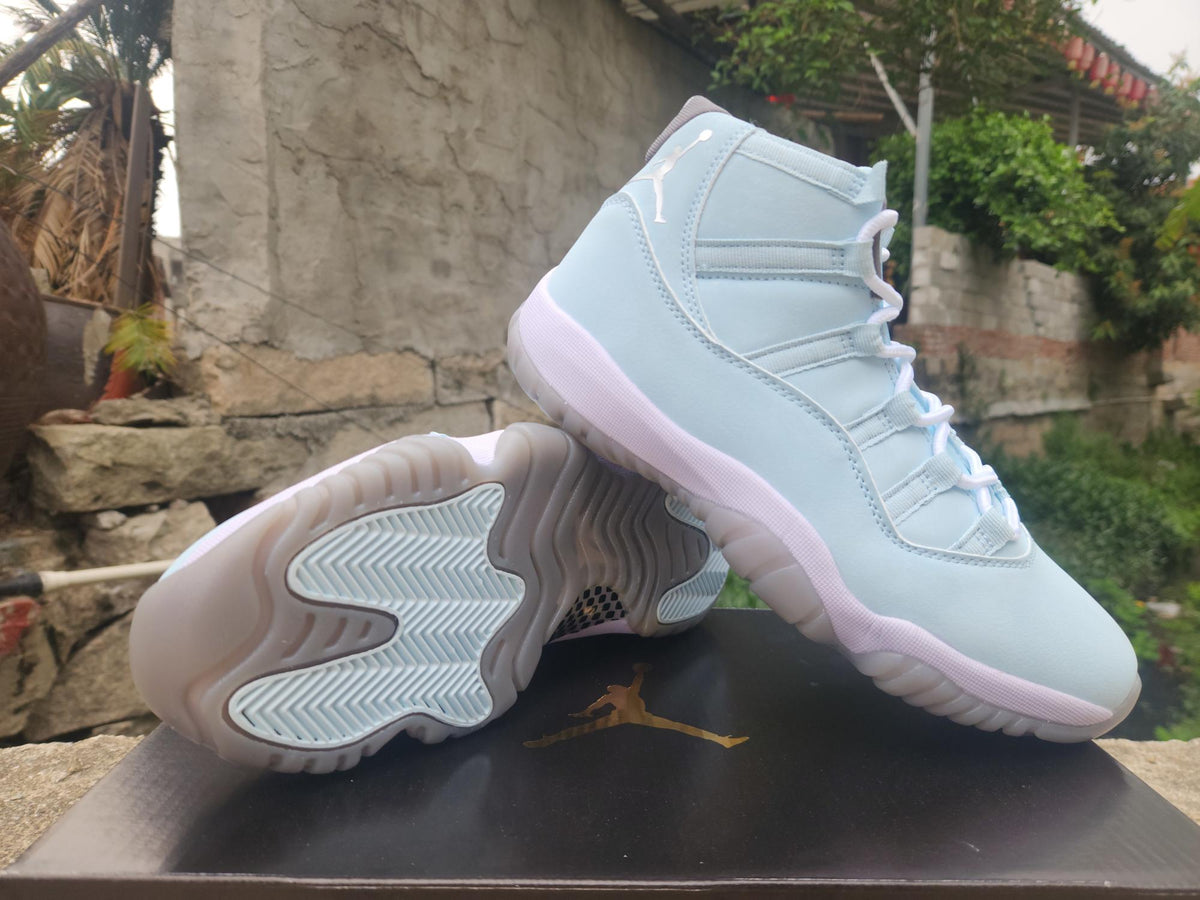 Air Jordan 11 Retro Pale-Moon