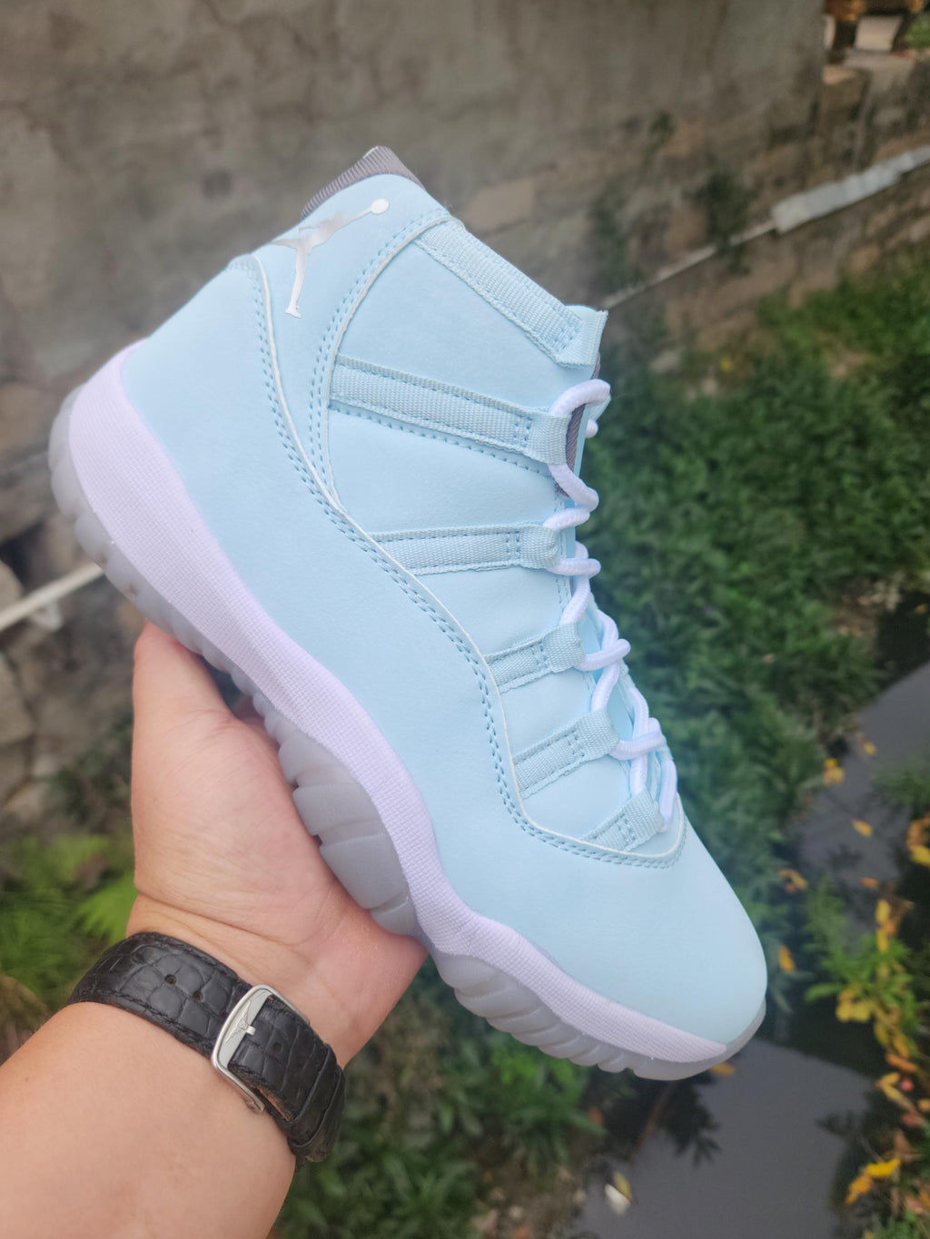 Air Jordan 11 Retro Pale-Moon